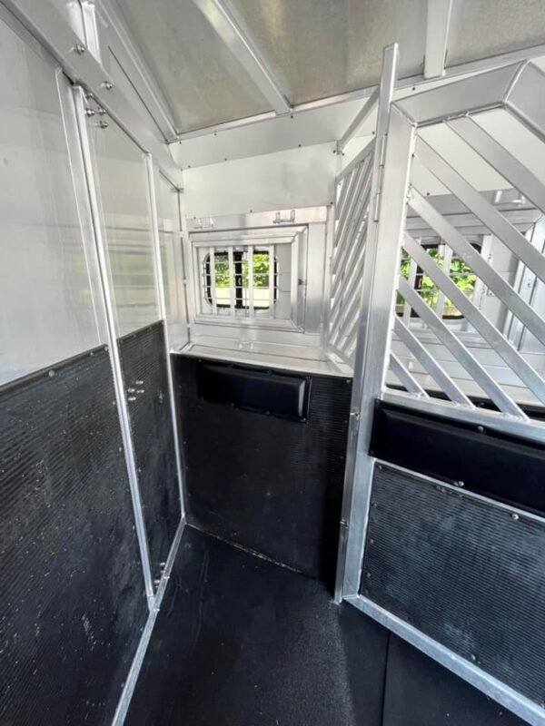 2005 Bloomer 4h Lq/Side Reverse Load/Full Rear Tack - Image 59