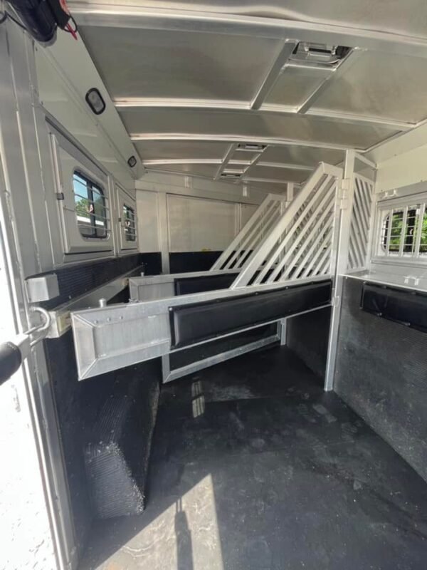 2005 Bloomer 4h Lq/Side Reverse Load/Full Rear Tack - Image 56