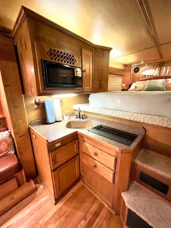 2005 Bloomer 4h Lq/Side Reverse Load/Full Rear Tack - Image 6