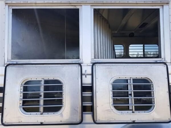 2001 4 Star 2 Horse Bumper Pull Slant Load - Image 9