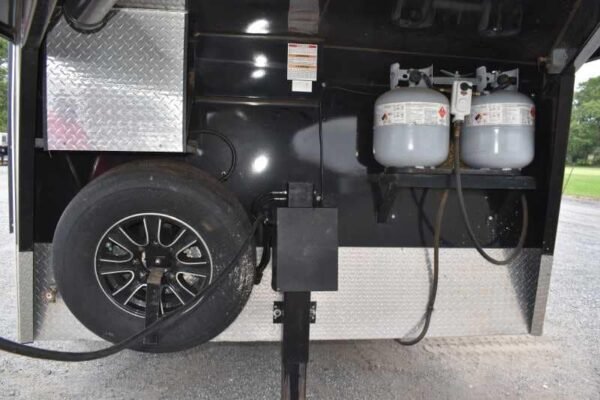 2015 Bison Ranger 3LQ Horse Trailer with 10' Short Wall - Image 4