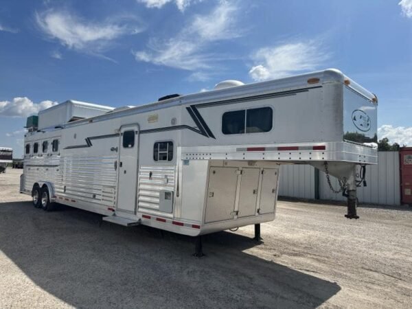 2007 4 Star 4 Horse 14' Outlaw LQ Slide Out - Image 6