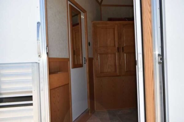 2005 Sundowner Sunlite  6LQ Horse Trailer with 11' Short Wall 725 Grand Sierra 8612GLQ MidTack - Image 44