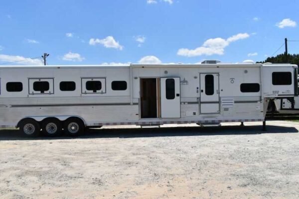 2005 Sundowner Sunlite  6LQ Horse Trailer with 11' Short Wall 725 Grand Sierra 8612GLQ MidTack - Image 6