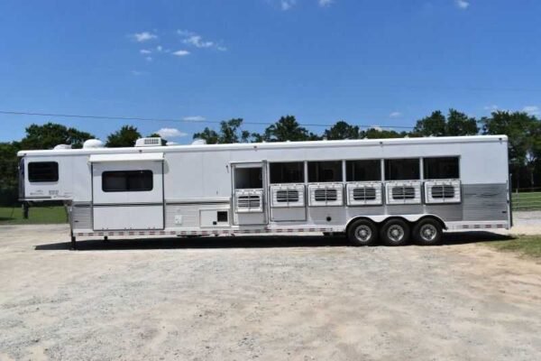 2005 Sundowner Sunlite  6LQ Horse Trailer with 11' Short Wall 725 Grand Sierra 8612GLQ MidTack - Image 3