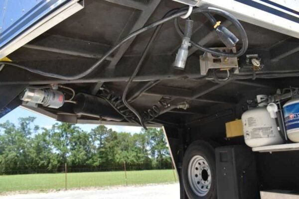2005 Sundowner Sunlite  6LQ Horse Trailer with 11' Short Wall 725 Grand Sierra 8612GLQ MidTack - Image 46