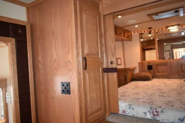 2005 Sundowner Sunlite  6LQ Horse Trailer with 11' Short Wall 725 Grand Sierra 8612GLQ MidTack - Image 22