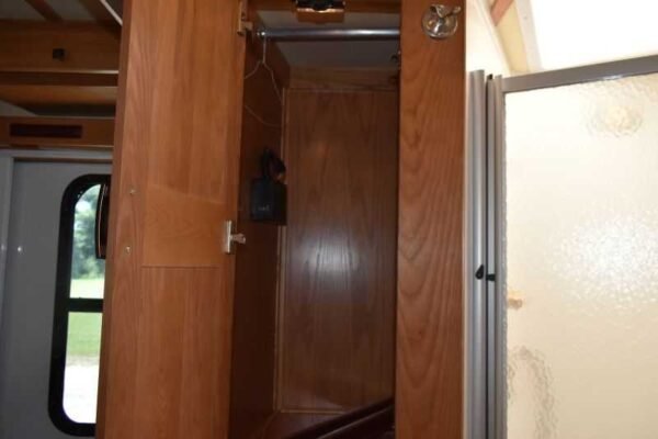 2005 Sundowner Sunlite  6LQ Horse Trailer with 11' Short Wall 725 Grand Sierra 8612GLQ MidTack - Image 25