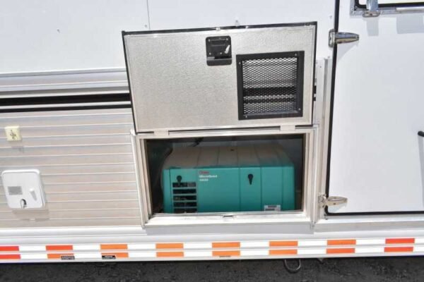 2005 Sundowner Sunlite  6LQ Horse Trailer with 11' Short Wall 725 Grand Sierra 8612GLQ MidTack - Image 51
