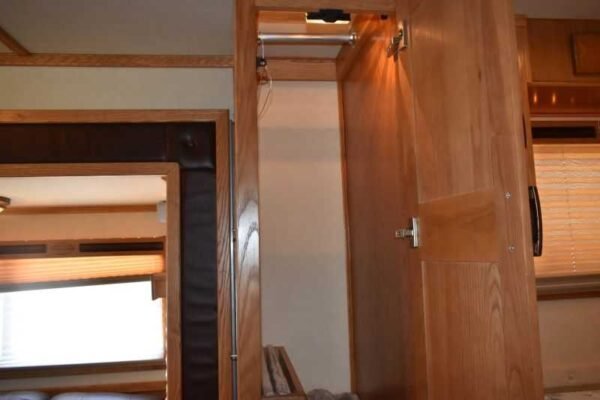 2005 Sundowner Sunlite  6LQ Horse Trailer with 11' Short Wall 725 Grand Sierra 8612GLQ MidTack - Image 21