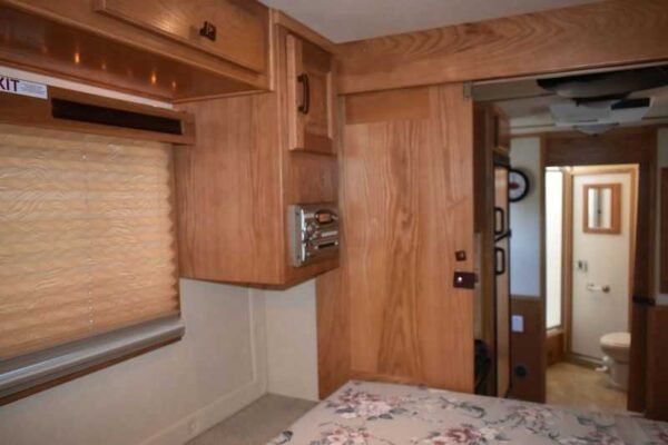2005 Sundowner Sunlite  6LQ Horse Trailer with 11' Short Wall 725 Grand Sierra 8612GLQ MidTack - Image 41