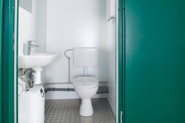 double mains toilet 8ft x 5ft