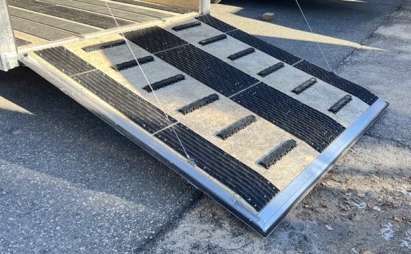 2024 sno pro 7.5×22 aluminum 4 place drive in/out w/extra height, mats & guides, canopy