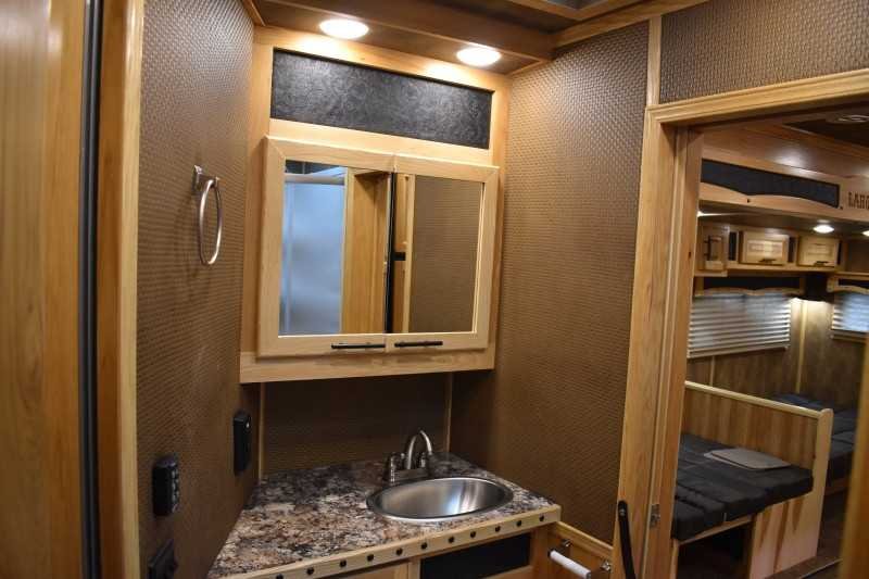 2021 lakota bighorn 8418glqug 4 horse trailer with 18' short wall