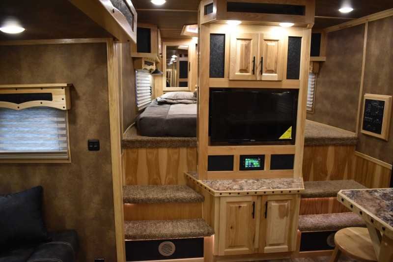 2021 lakota bighorn 8418glqug 4 horse trailer with 18' short wall
