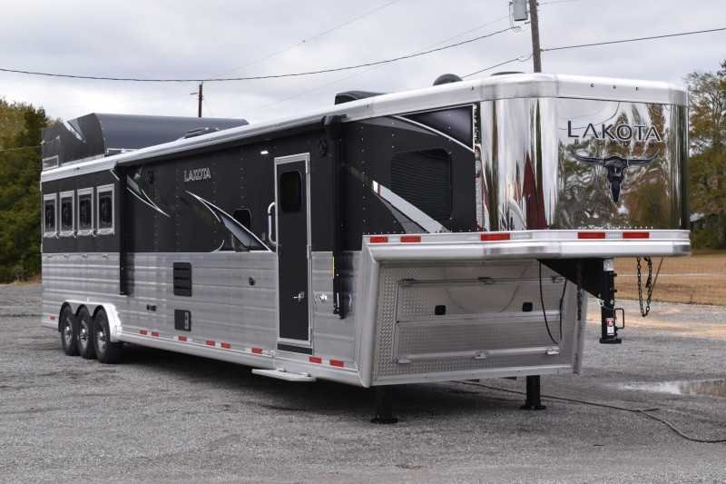 2021 lakota bighorn 8418glqug 4 horse trailer with 18' short wall