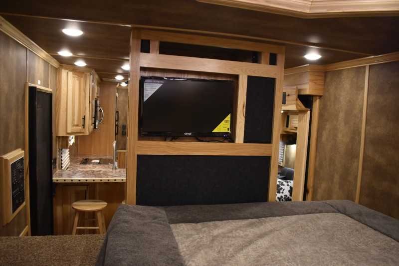 2021 lakota bighorn 8418glqug 4 horse trailer with 18' short wall