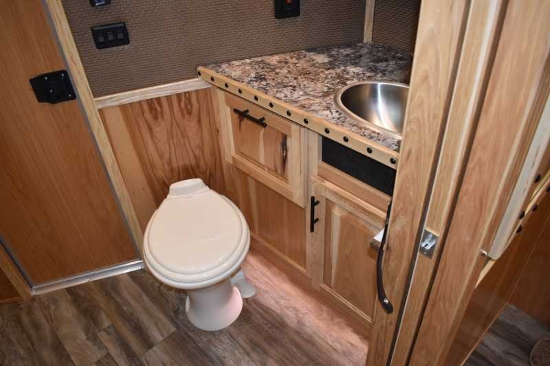 2021 lakota bighorn 8418glqug 4 horse trailer with 18' short wall