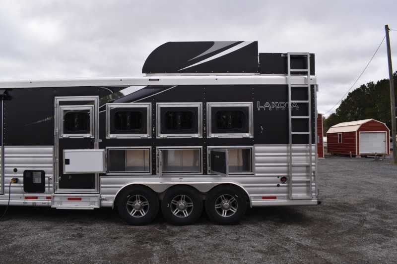 2021 lakota bighorn 8418glqug 4 horse trailer with 18' short wall