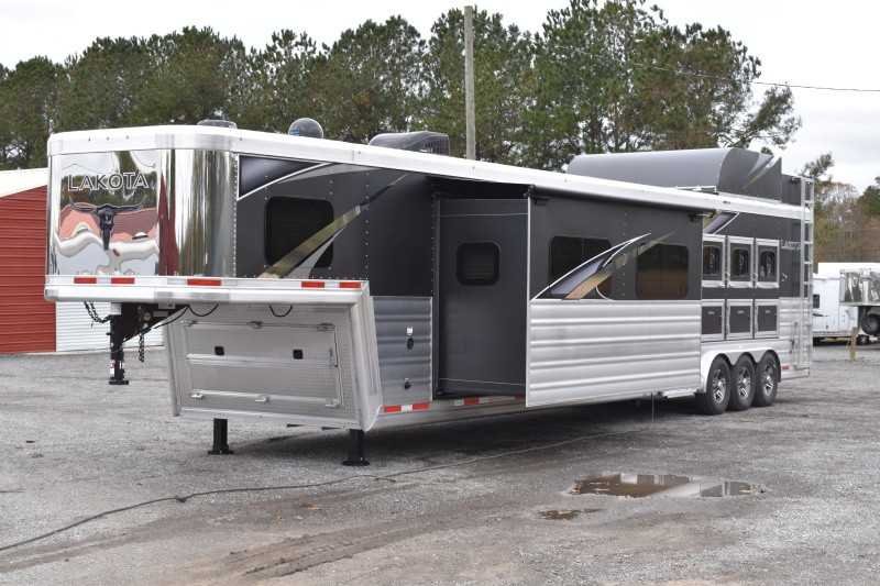 2021 lakota bighorn 8418glqug 4 horse trailer with 18' short wall