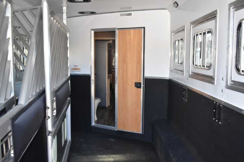 2021 lakota bighorn 8418glqug 4 horse trailer with 18' short wall