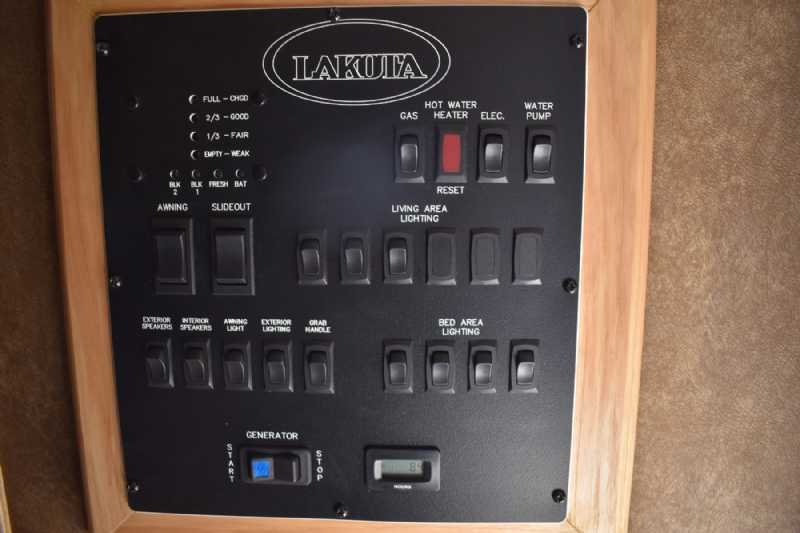 2021 lakota bighorn 8418glqug 4 horse trailer with 18' short wall