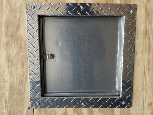 2008 sno pro 101×20 aluminum 4 place w/interior spare mount, mats & guides