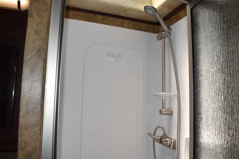 2017 exiss escape 7308lq 3 horse trailer with 8′ short wall