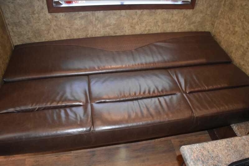 2017 exiss escape 7308lq 3 horse trailer with 8′ short wall