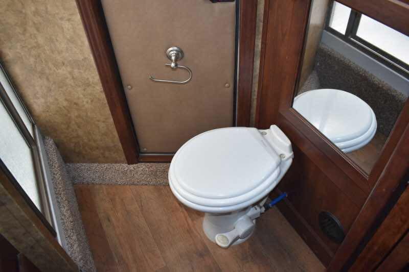 2017 exiss escape 7308lq 3 horse trailer with 8′ short wall