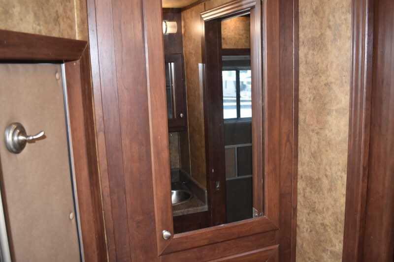 2017 exiss escape 7308lq 3 horse trailer with 8′ short wall