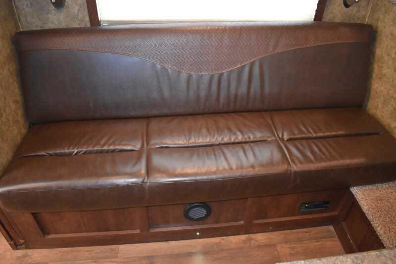 2017 exiss escape 7308lq 3 horse trailer with 8′ short wall