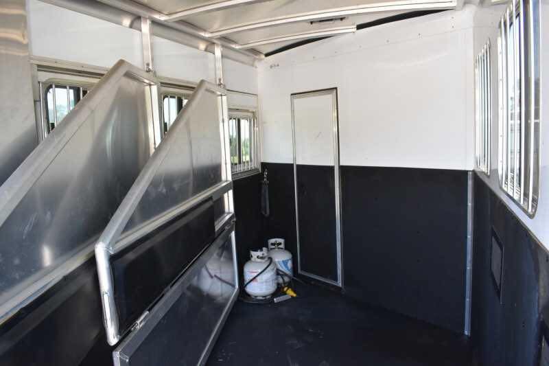 2017 exiss escape 7308lq 3 horse trailer with 8′ short wall