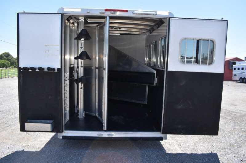 2017 exiss escape 7308lq 3 horse trailer with 8′ short wall