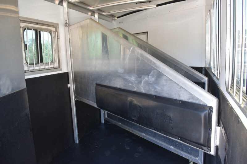 2017 exiss escape 7308lq 3 horse trailer with 8′ short wall