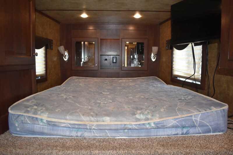 2017 exiss escape 7308lq 3 horse trailer with 8′ short wall