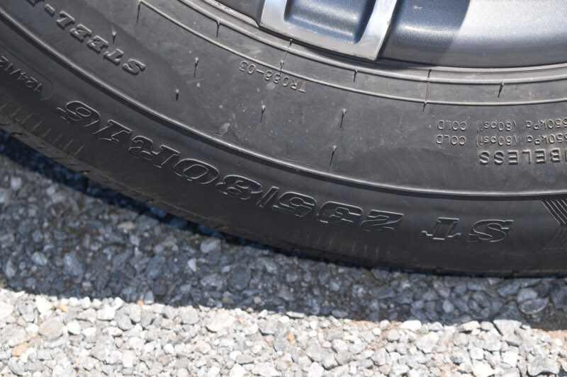 2017 exiss escape 7308lq 3 horse trailer with 8′ short wall