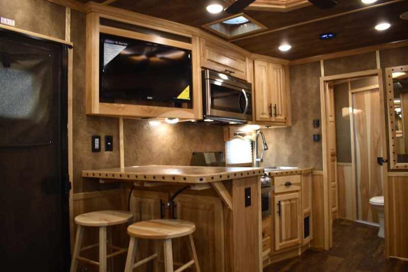2021 lakota bighorn 8316srglq 3 horse trailer with 16' short wall