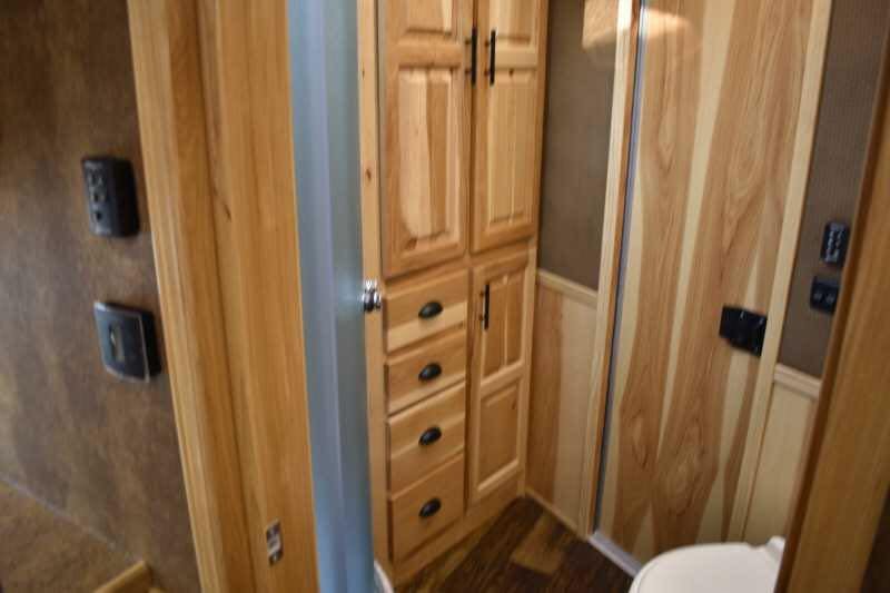 2021 lakota bighorn 8316srglq 3 horse trailer with 16' short wall