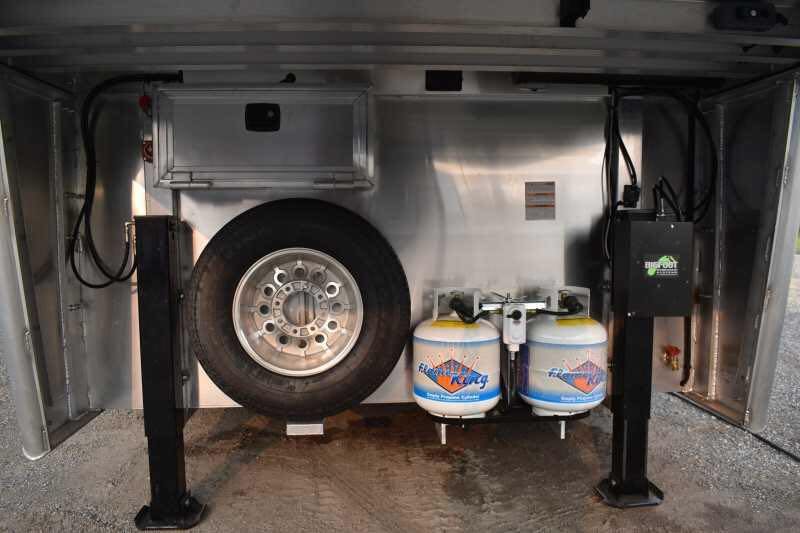 2021 lakota bighorn 8316srglq 3 horse trailer with 16' short wall