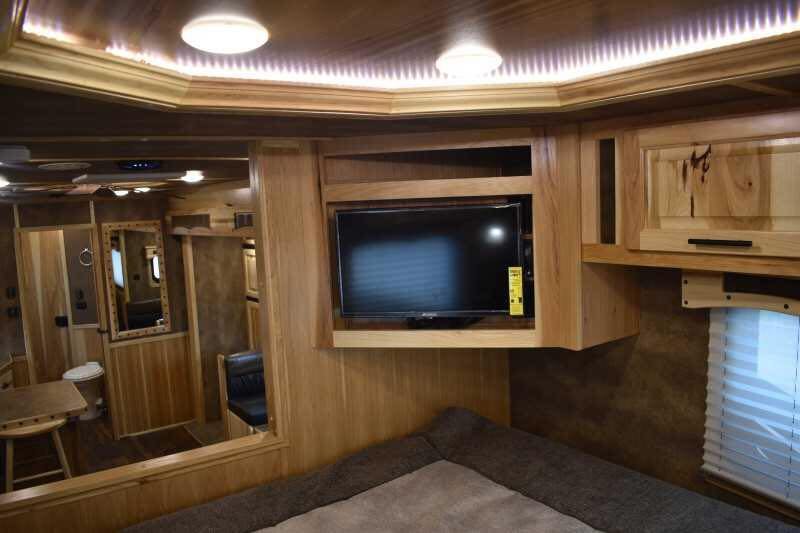 2021 lakota bighorn 8316srglq 3 horse trailer with 16' short wall