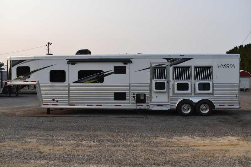 2021 lakota bighorn 8316srglq 3 horse trailer with 16' short wall