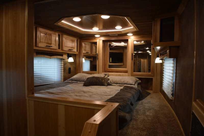 2021 lakota bighorn 8316srglq 3 horse trailer with 16' short wall