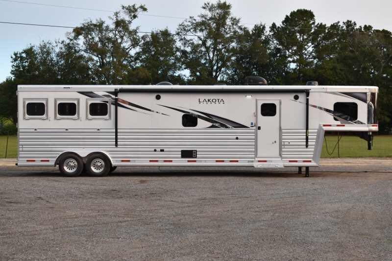 2021 lakota bighorn 8316srglq 3 horse trailer with 16' short wall