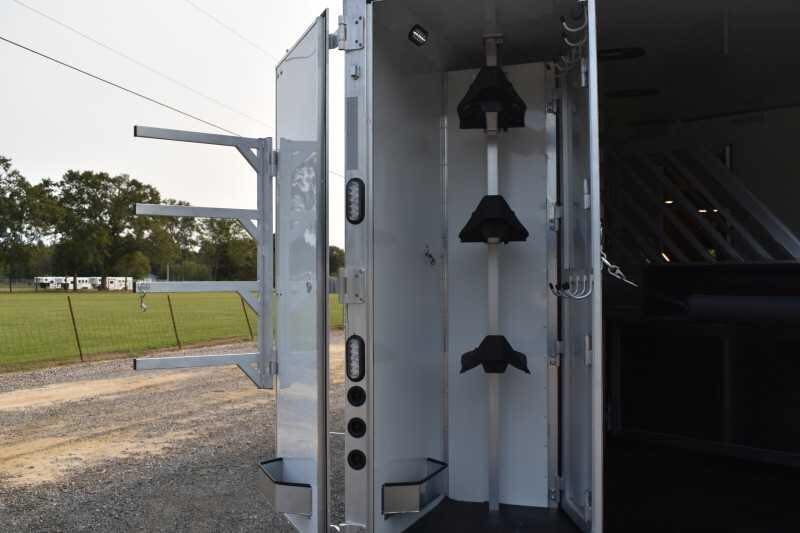 2021 lakota bighorn 8316srglq 3 horse trailer with 16' short wall