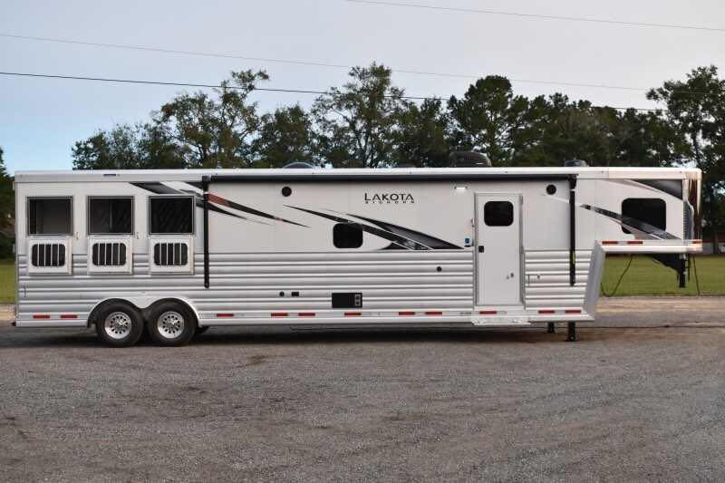 2021 lakota bighorn 8316srglq 3 horse trailer with 16' short wall