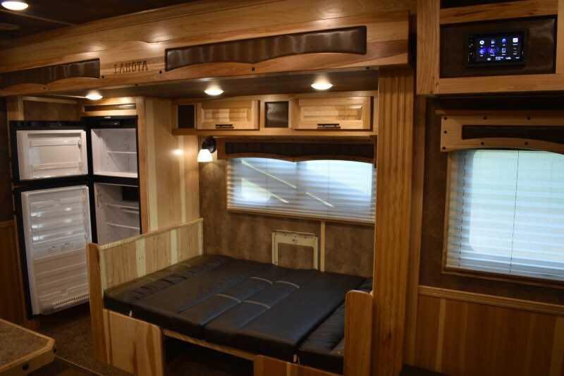 2021 lakota bighorn 8316srglq 3 horse trailer with 16' short wall