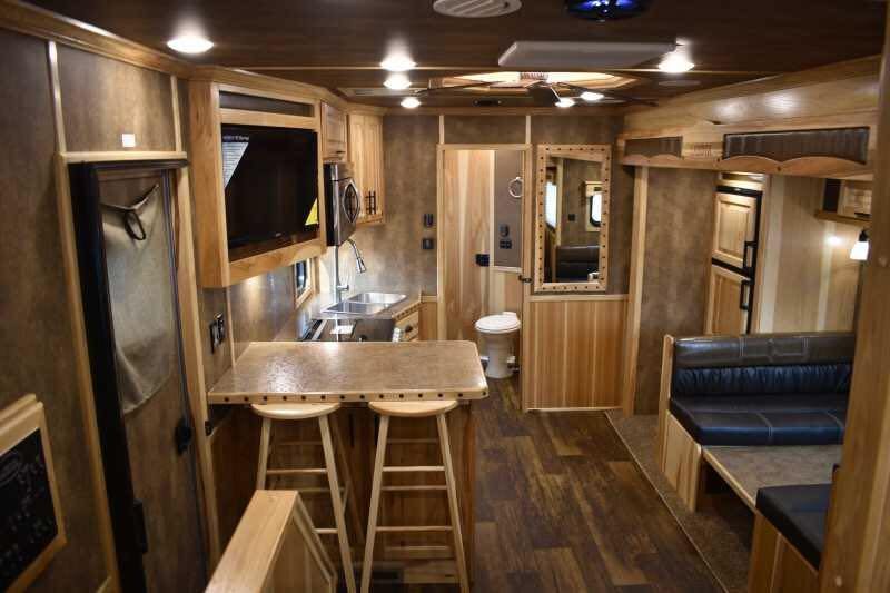 2021 lakota bighorn 8316srglq 3 horse trailer with 16' short wall