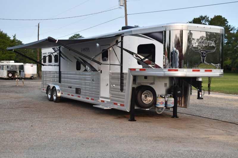 2021 lakota bighorn 8316srglq 3 horse trailer with 16' short wall