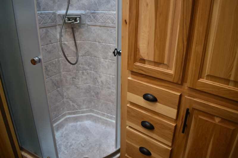 2021 lakota bighorn 8316srglq 3 horse trailer with 16' short wall